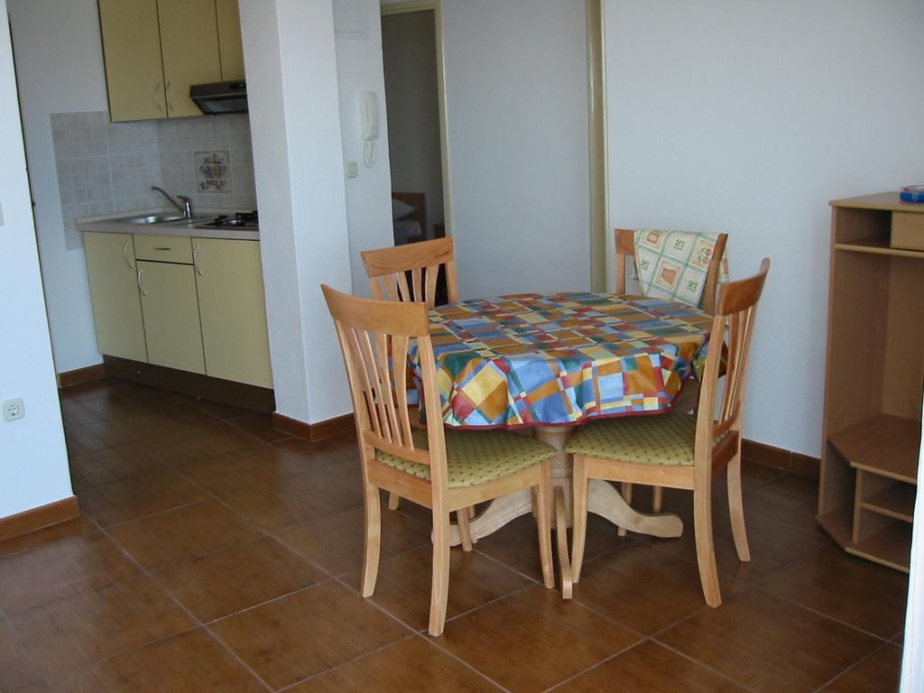 Apartments Waterfront Ivan Podgora Quarto foto